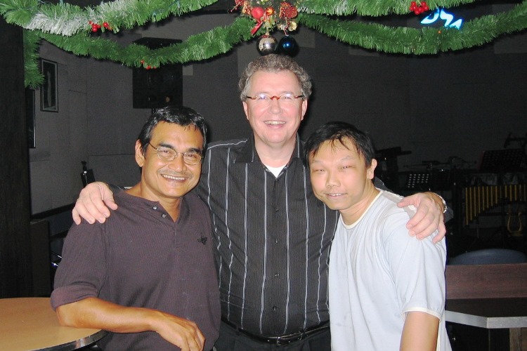 2004 with Eddie Jansen and Tan Boon Gee at Singapore Southbridge Jazzclub
